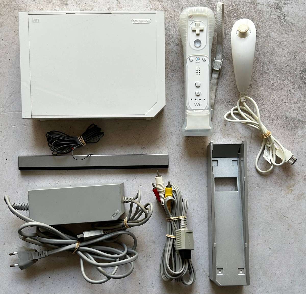 Nintendo Wii Console + Wii Sports & Sports Resort  Complete in Box Bundle