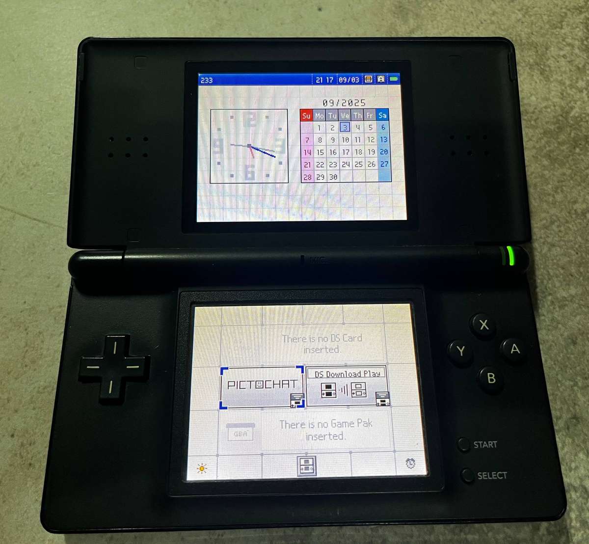 Lot of 3 Nintendo DS Consoles - Powers On, Not Reading Games