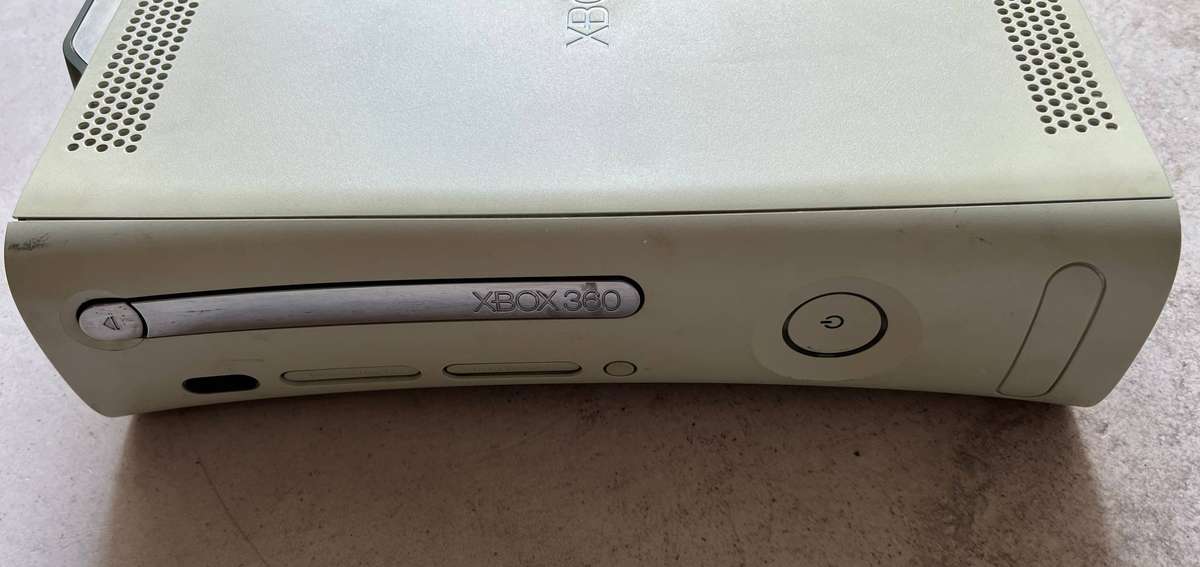 Xbox 360 Original White  Console + 5 Game Bundle