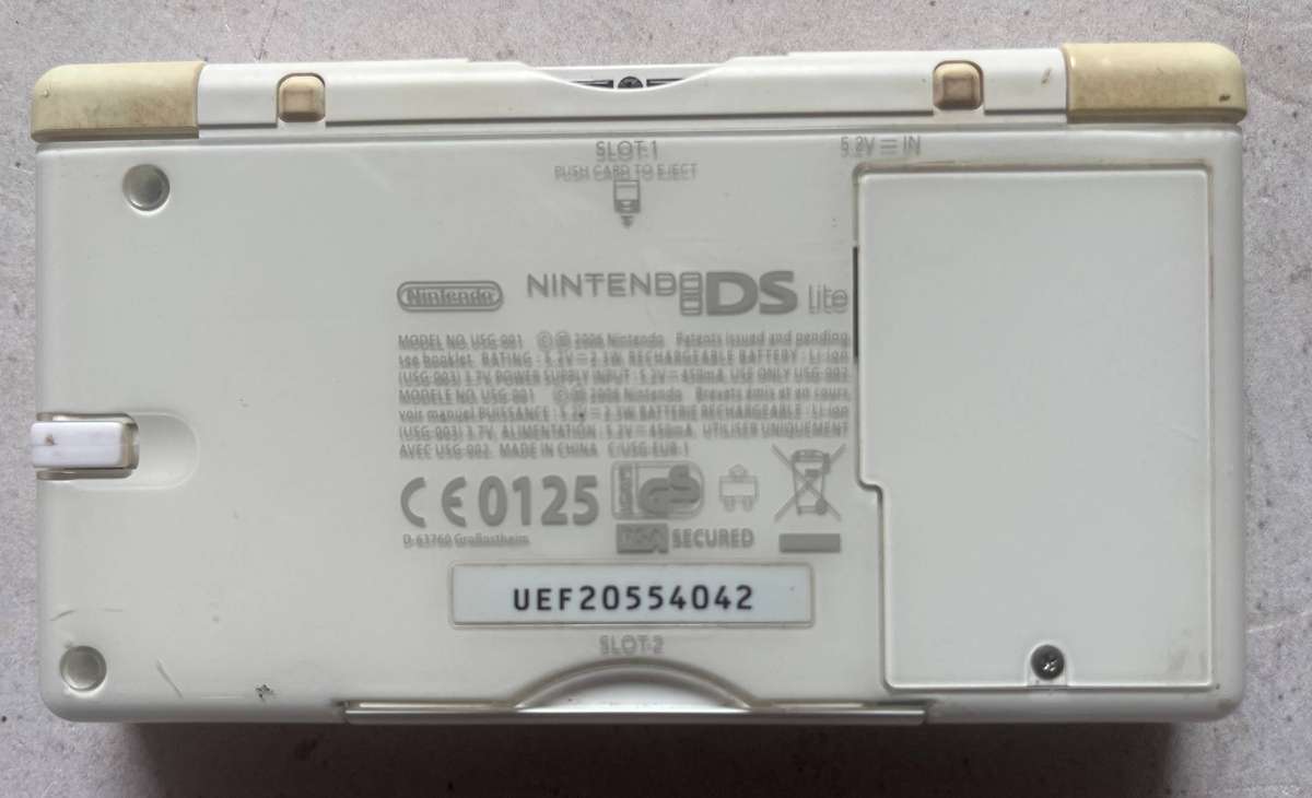 Nintendo DS + Brain Games Bundle  White  CIB  Handheld Console