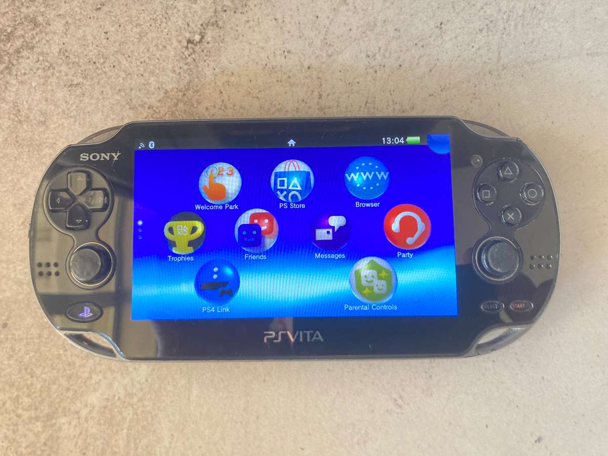 PSVita Handheld Console (PCH1004) + 1 Batman Blackgate