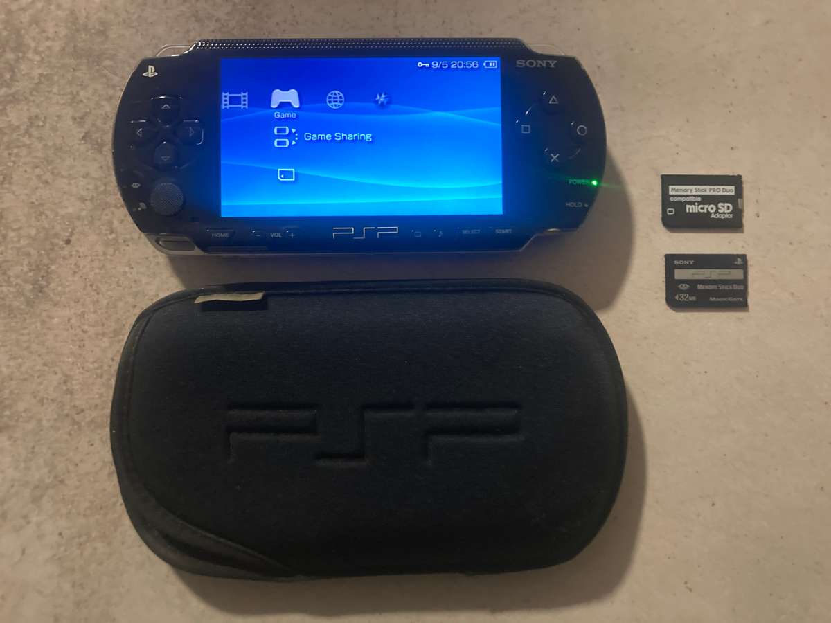 PlayStation Portable (PSP) Handheld Console (PSP1001 Black) + 5 Games
