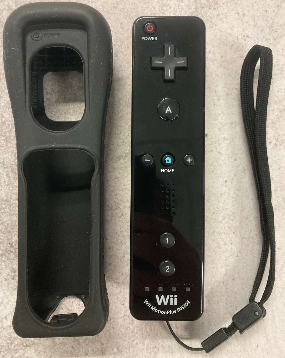 Wii Remote Controller (Black)  Wii MotionPlus Inside