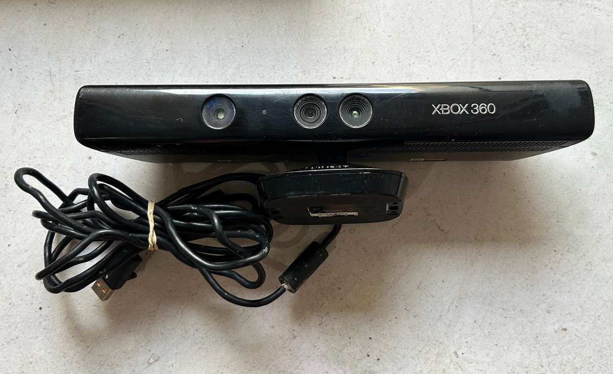 Xbox 360 Console Bundle  Includes Kinect, Games & Original Box