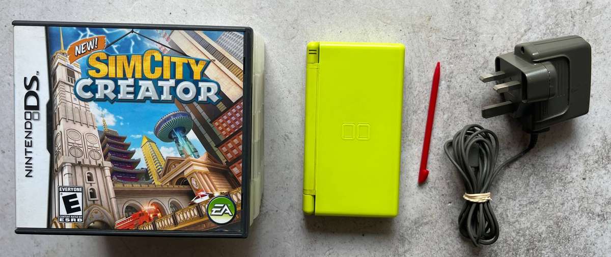Nintendo DS Lite Green Console Bundle | Includes 6 Games & Charger | Genuine Nintendo DS Lite