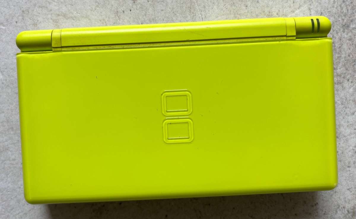 Nintendo DS Lite Green Console Bundle | Includes 6 Games & Charger | Genuine Nintendo DS Lite