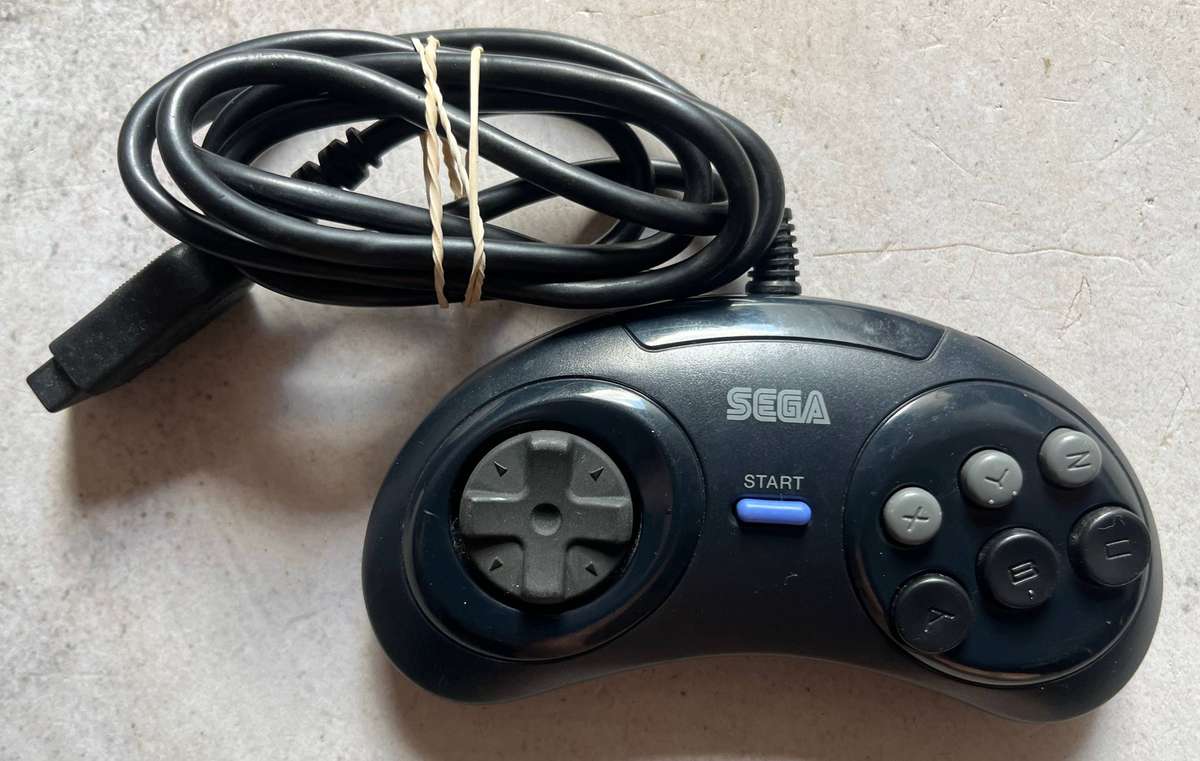 Sega Mega Drive 2 Console + Sonic the Hedgehog 2  Good Condition
