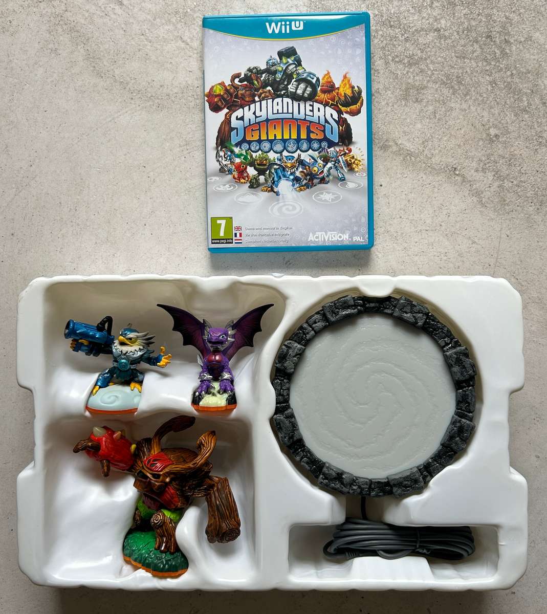 Skylanders: Giants Starter Pack (Nintendo Wii U)  Complete in Box with Portal & Figures