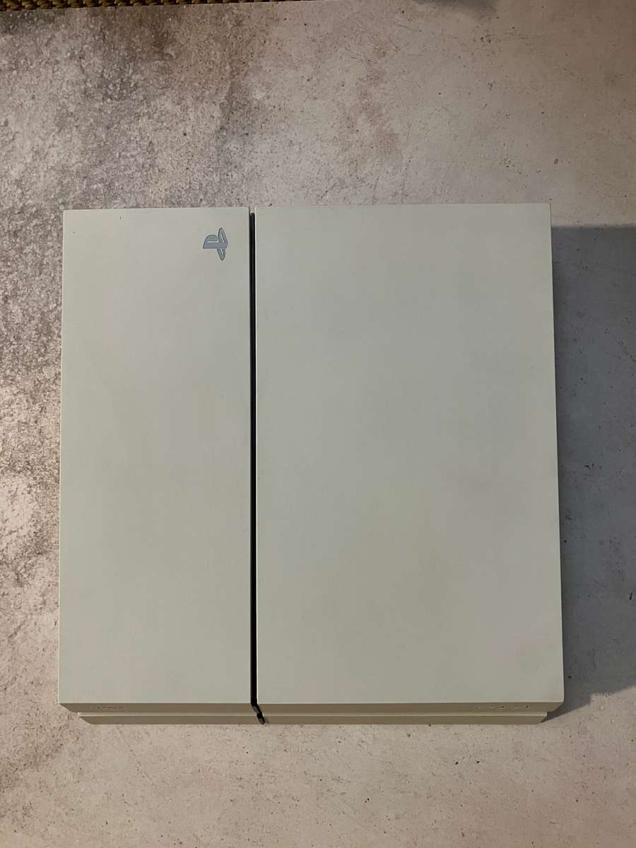 Sony PlayStation 4 Console (CUH-1206A 500GB) - Arctic White - In Original Box + 1 PS4 Game