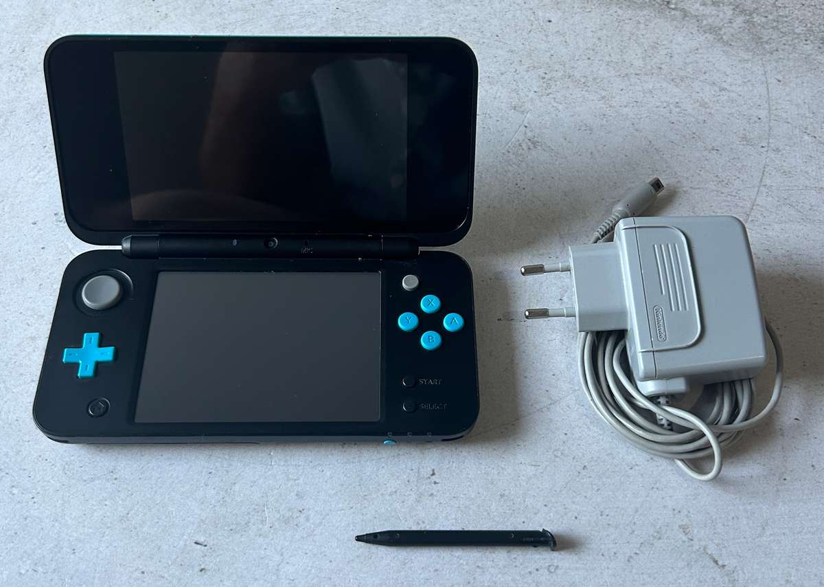 "New" Nintendo 2DS XL Handheld Console
