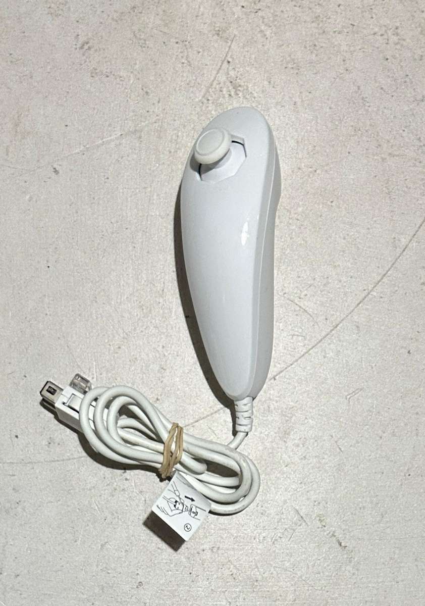 Wii Remote (Motion Plus Inside) + Nunchucks - White (Wii)