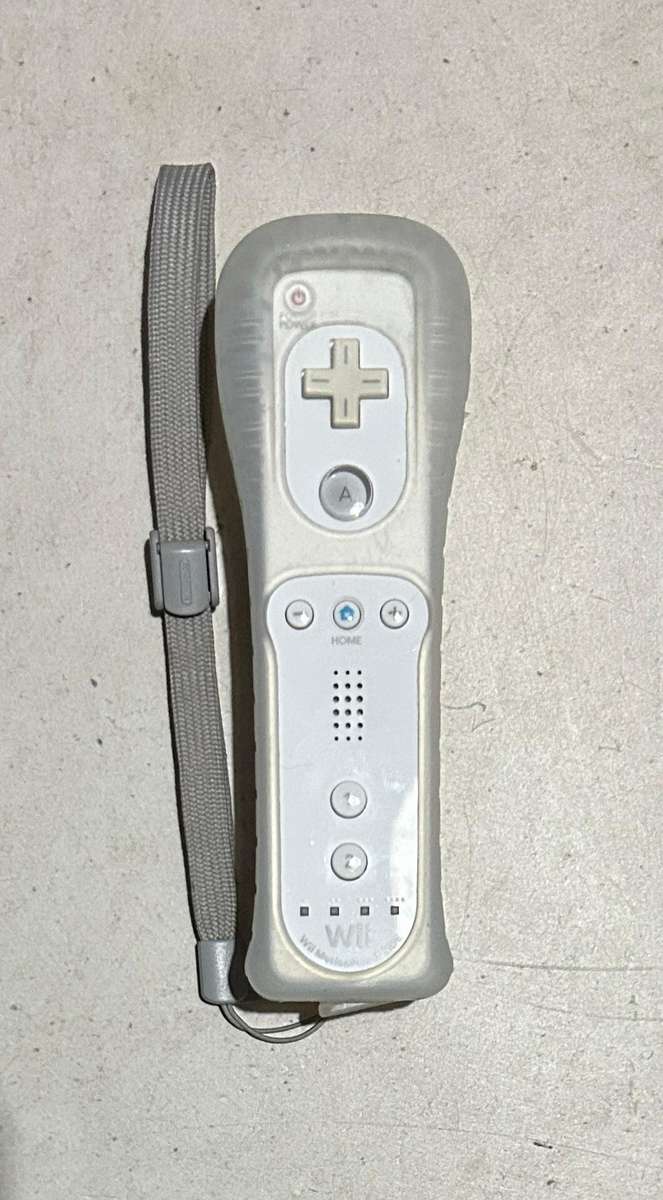 Wii Remote (Motion Plus Inside) + Nunchucks - White (Wii)