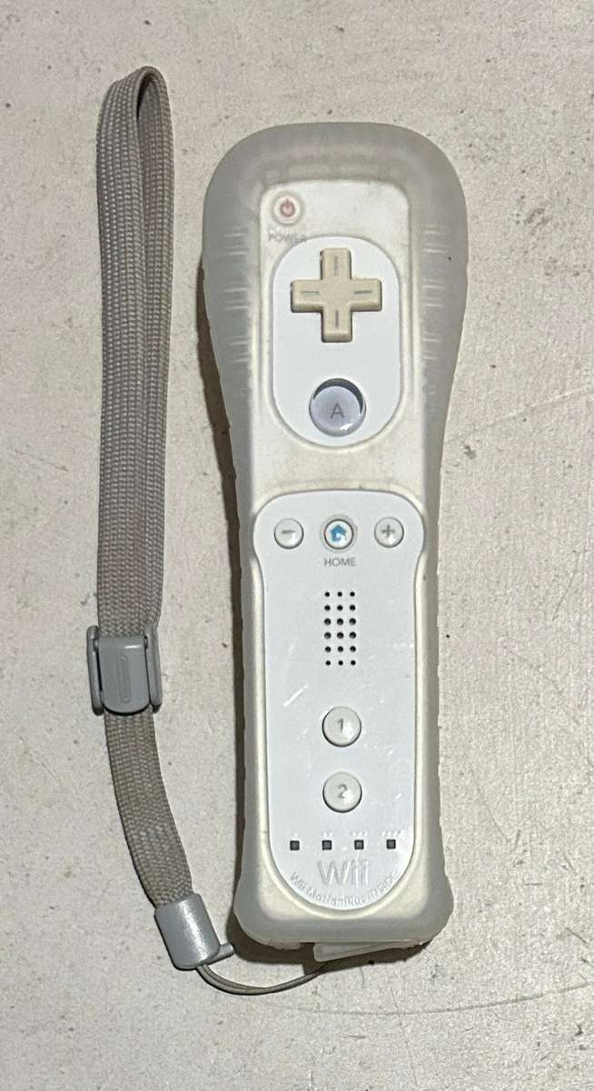 Wii Remote (Motion Plus Inside) + Nunchucks - White (Wii)
