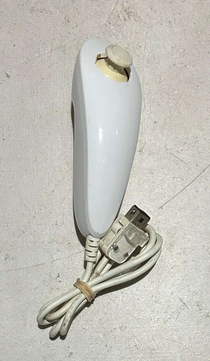 Wii Remote (Motion Plus Inside) + Nunchucks - White (Wii)