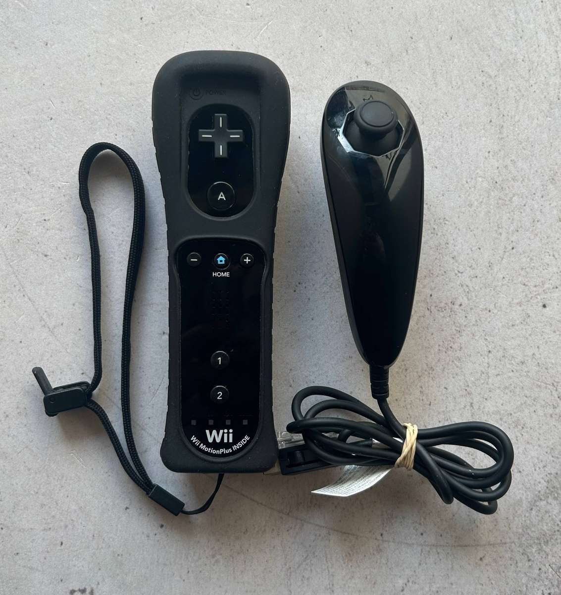 Wii Remote + Nunchuck (Black) with Protective Cover - Official Nintendo