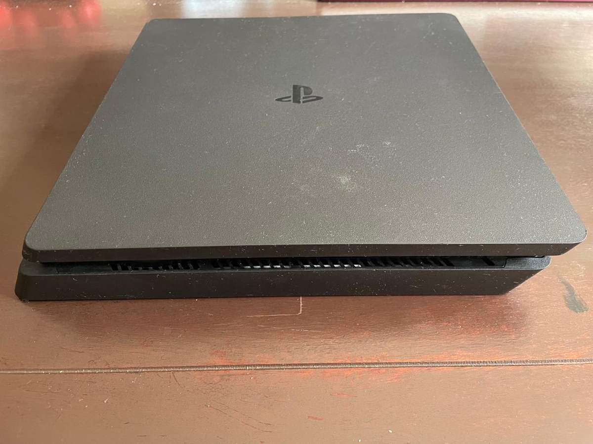 Playstation 4 Slim | (Not turning on | Read Description)