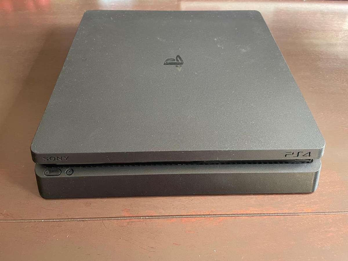 Playstation 4 Slim | (Not turning on | Read Description)