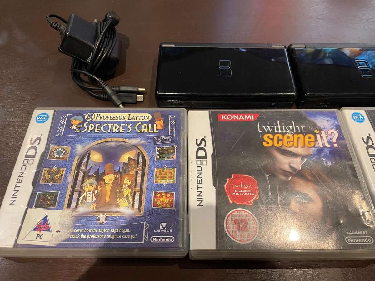 2 X Nintendo DS (Excellent Condition)