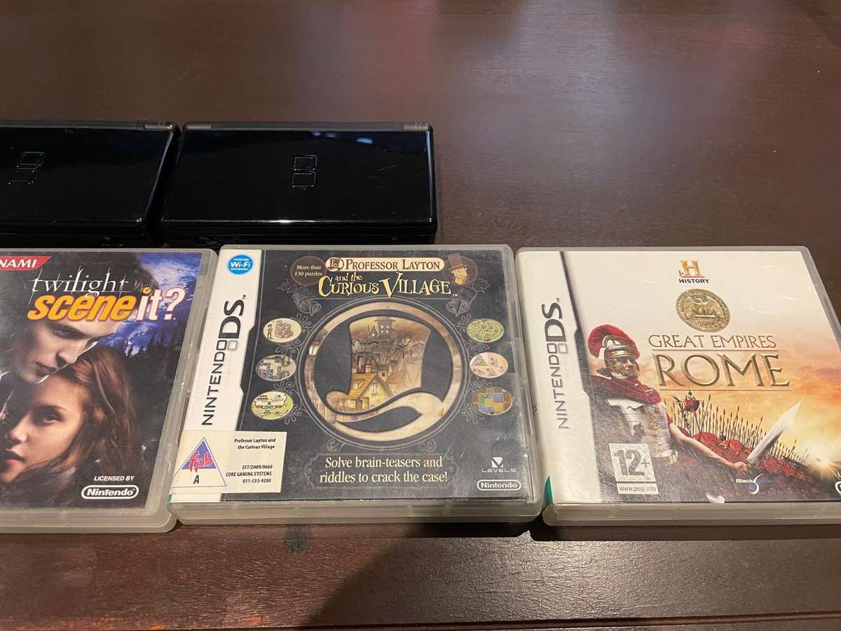 2 X Nintendo DS (Excellent Condition)