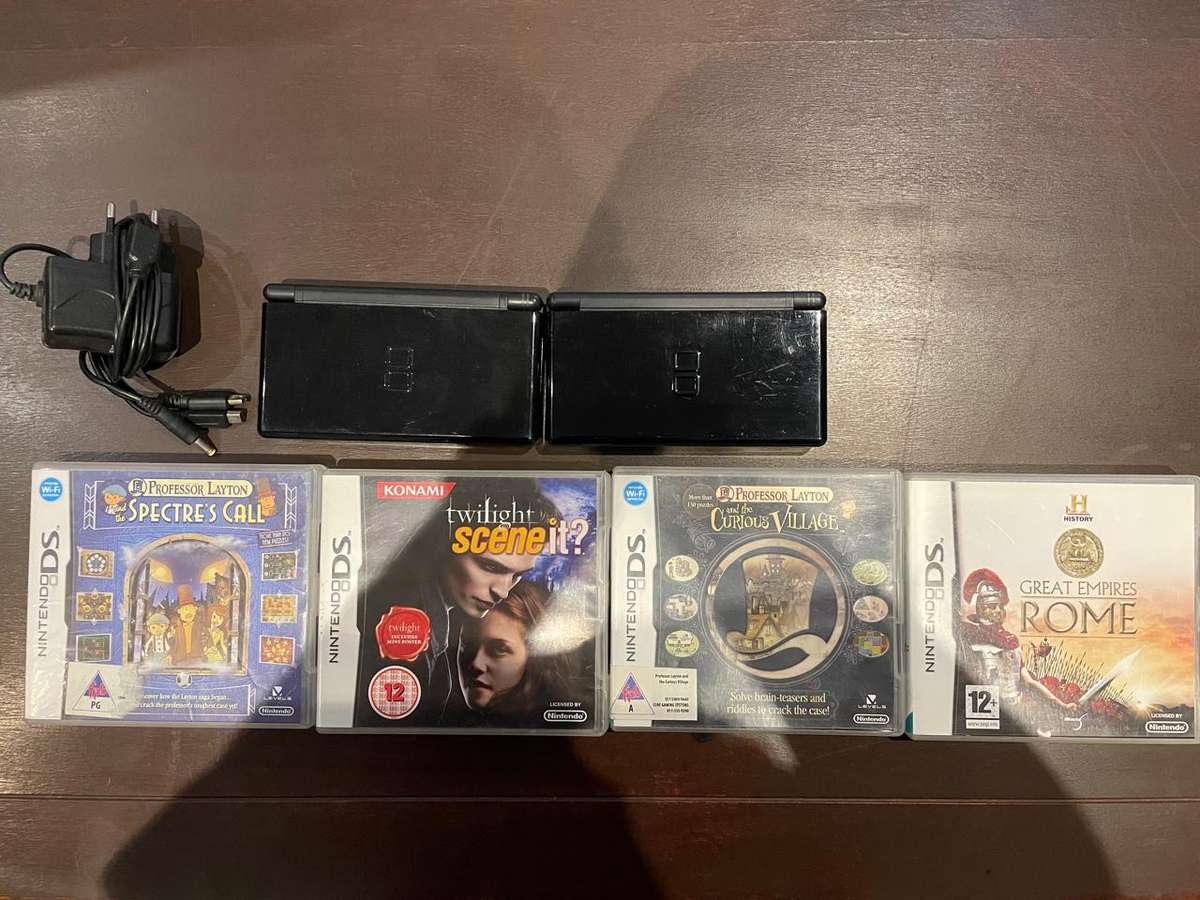 2 X Nintendo DS (Excellent Condition)