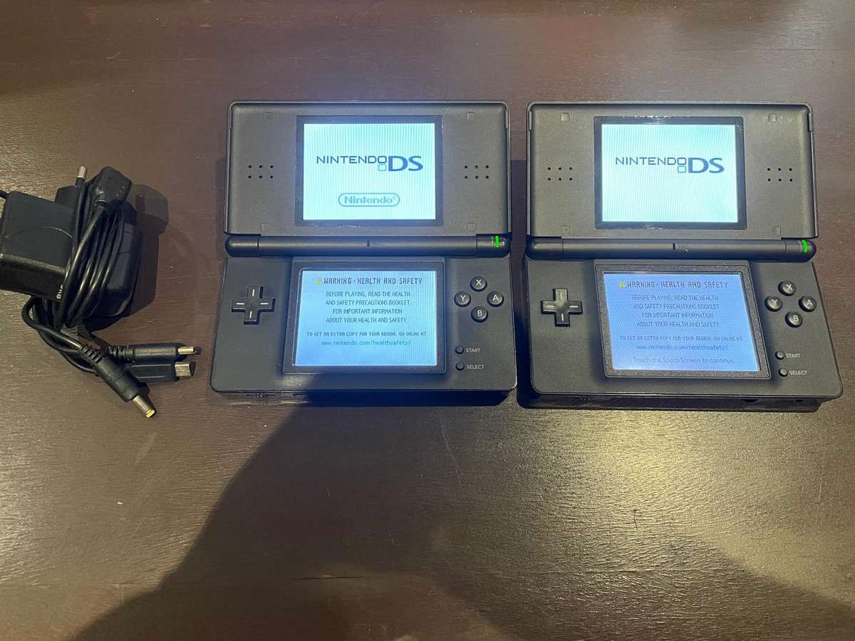 2 X Nintendo DS (Excellent Condition)