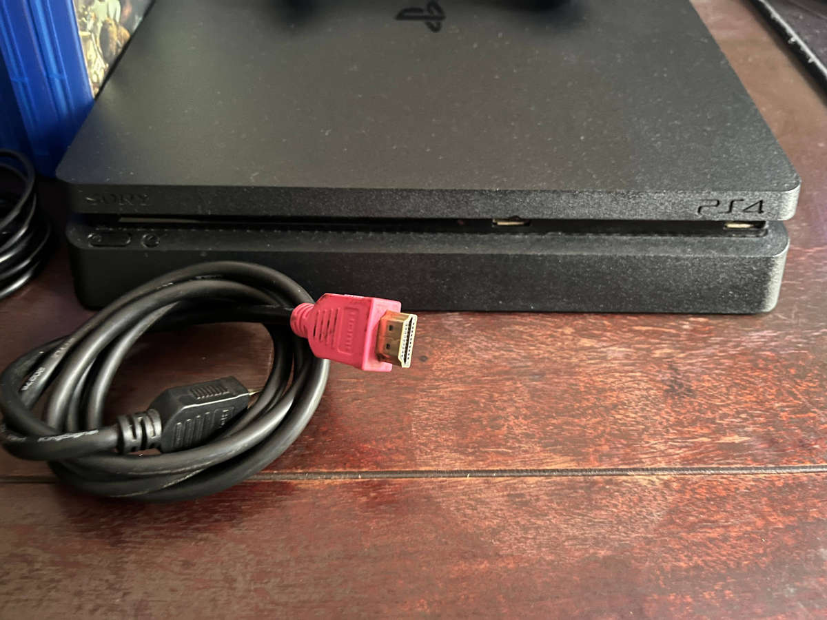 PS4 SLIM 500gb + PS4 Controller + 9 GAMES! Read Description for More Details!