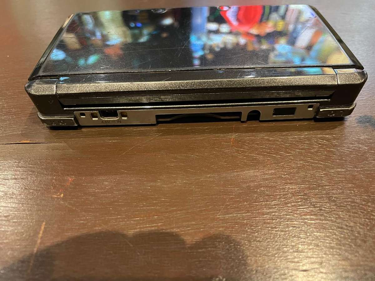 Nintendo 3DS (Charger Included, Worn Condition)
