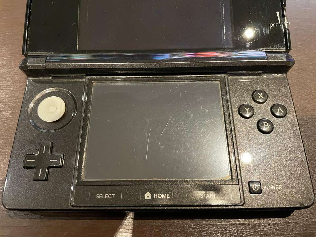 Nintendo 3DS (Charger Included, Worn Condition)