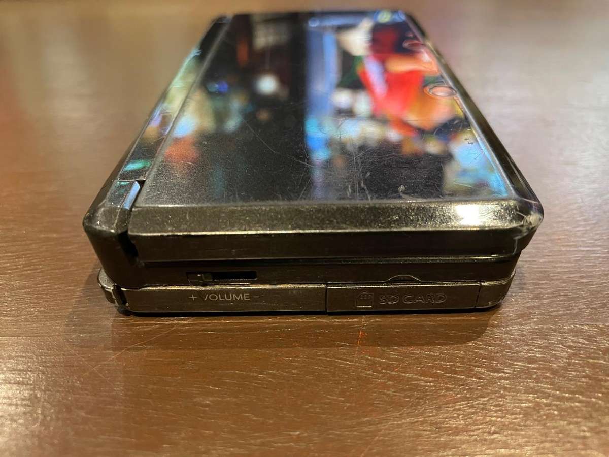 Nintendo 3DS (Charger Included, Worn Condition)