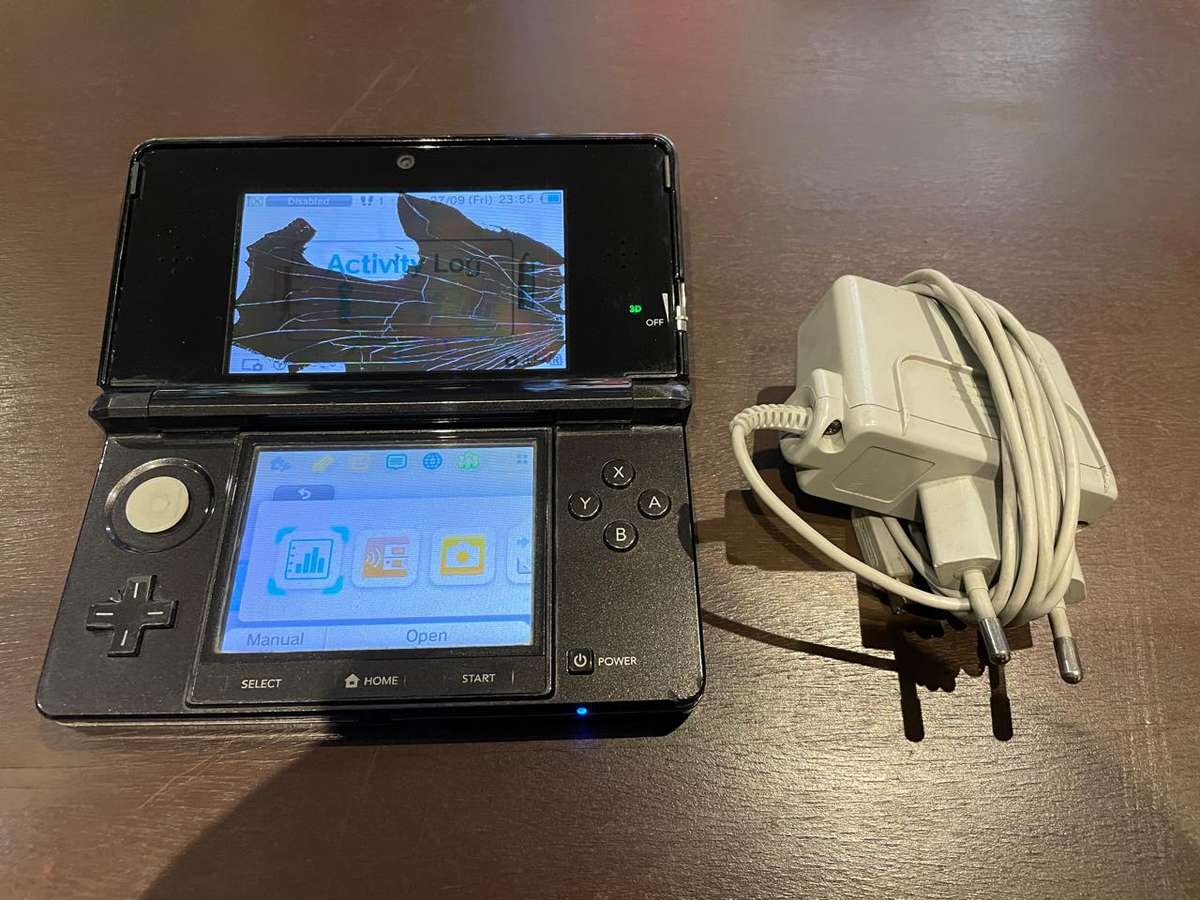 Nintendo 3DS (Charger Included, Worn Condition)