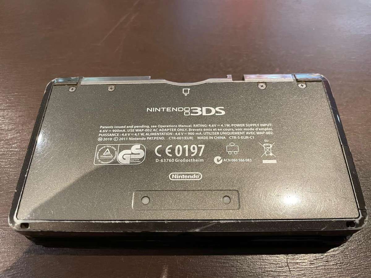 Nintendo 3DS (Charger Included, Worn Condition)