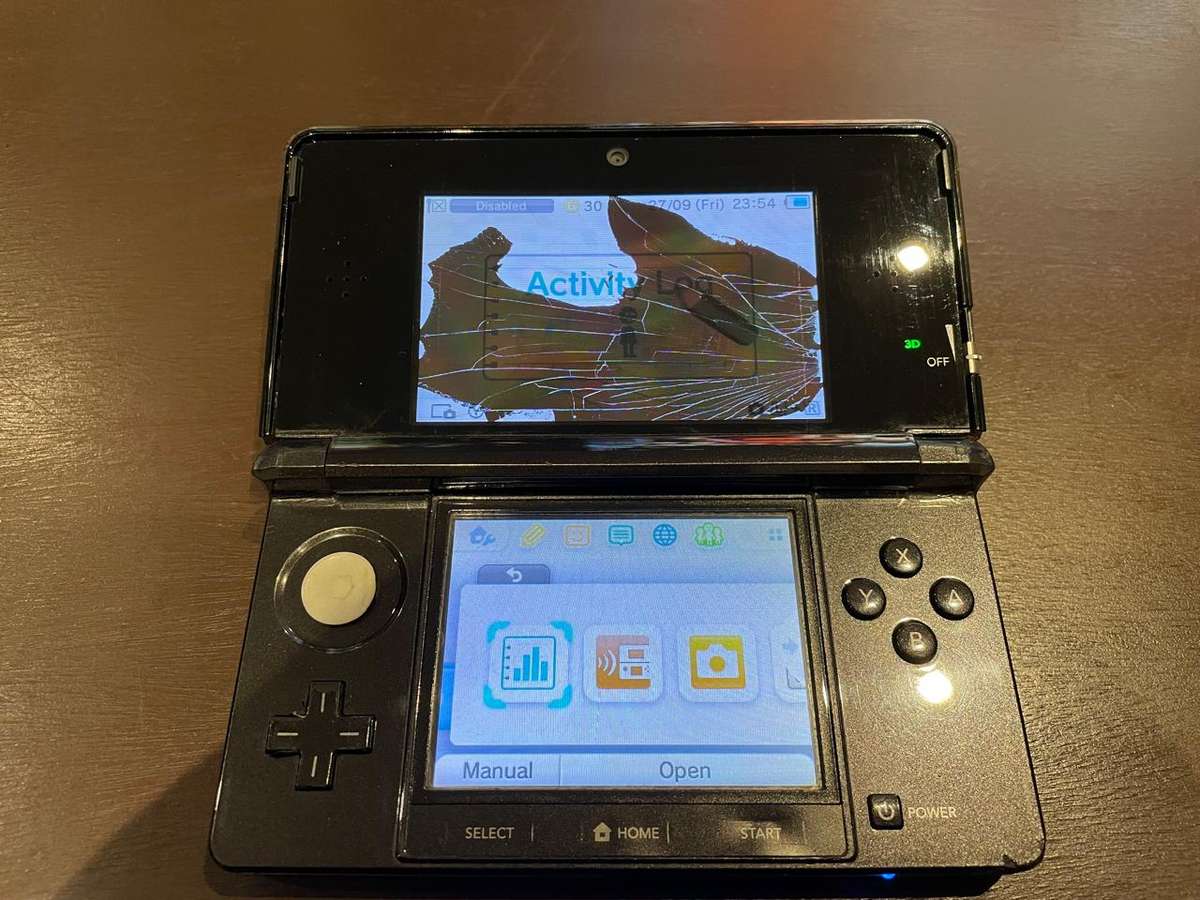 Nintendo 3DS (Charger Included, Worn Condition)
