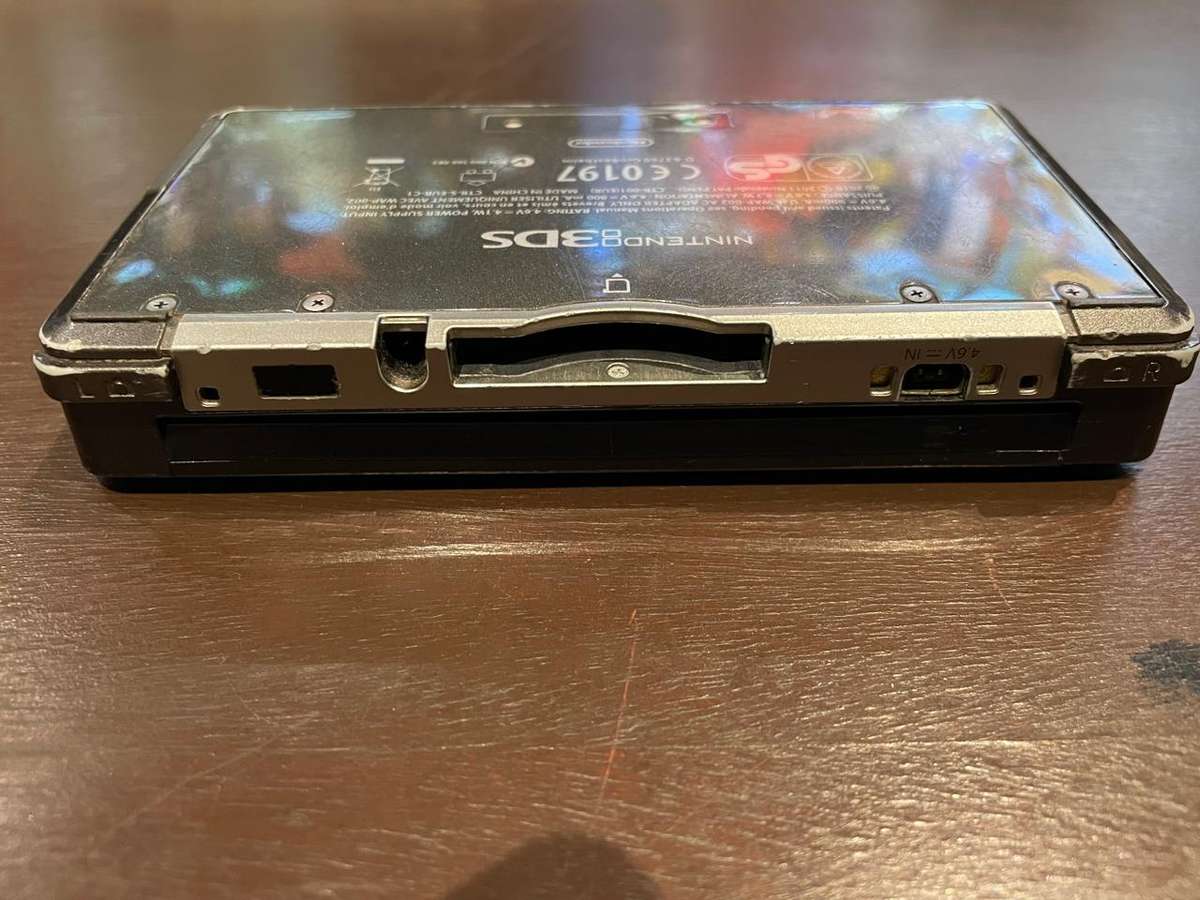 Nintendo 3DS (Charger Included, Worn Condition)