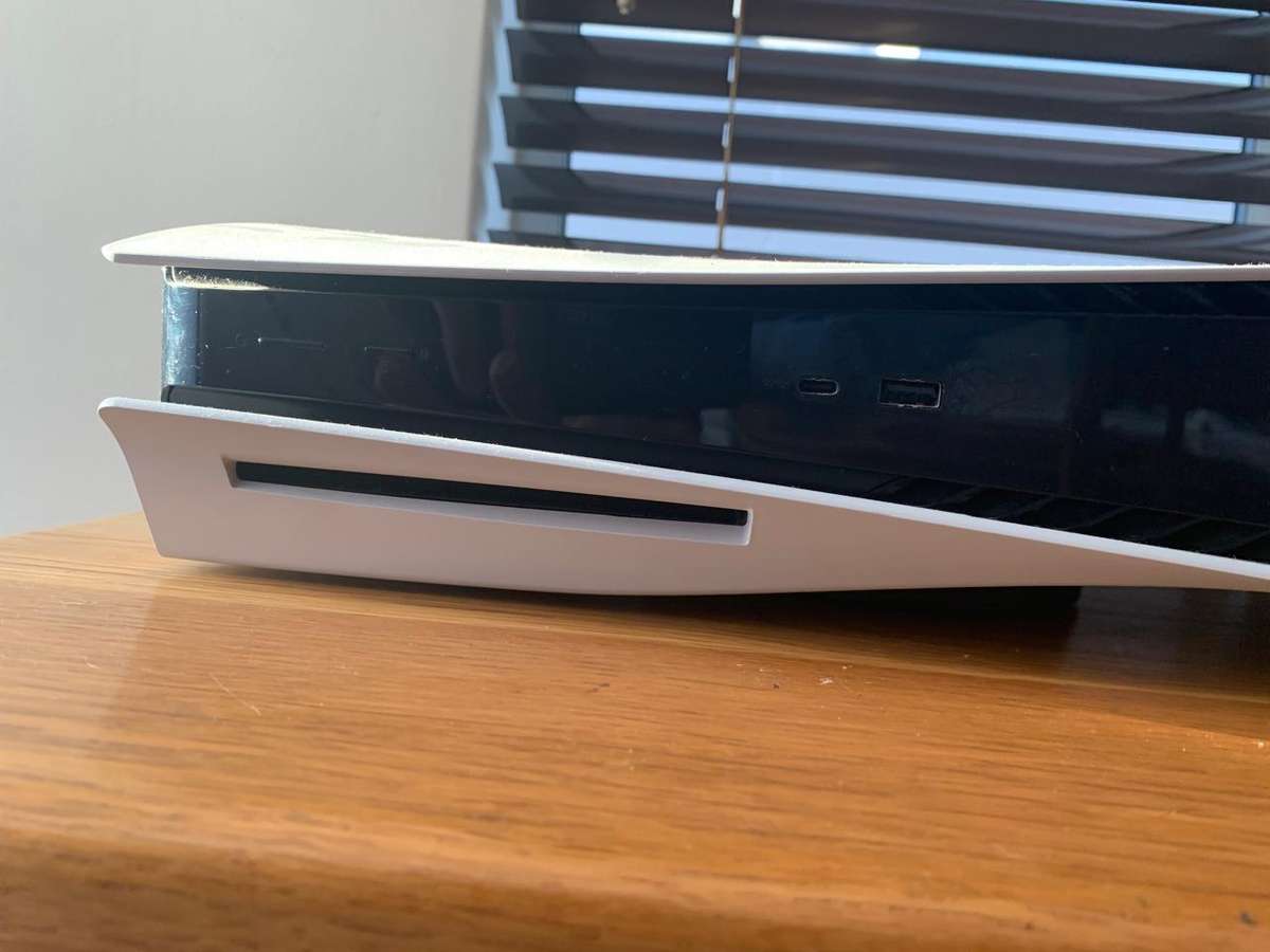 PS5 Console 1TB Glacier White + Dualsense Controller (Disk Version)