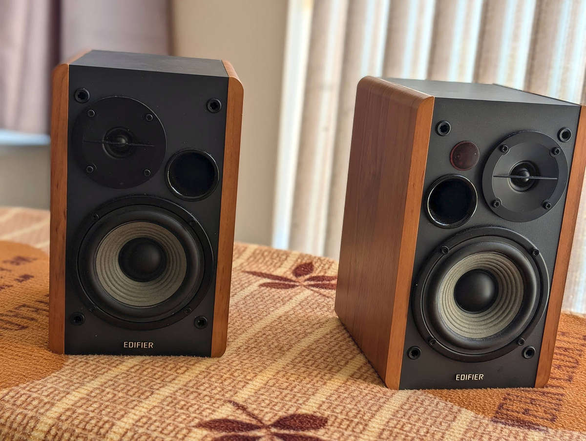Edifier R1280DBs - Active Bookshelf Speaker