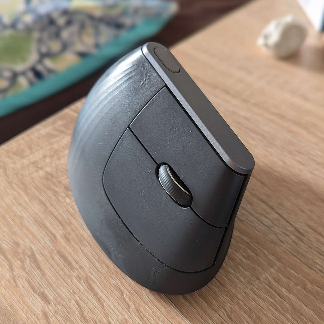 Logitech MX Vertical Advanced Ergonomic Wireless