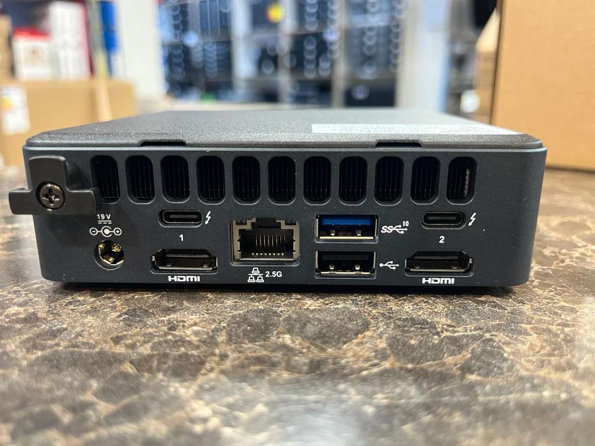 Intel NUC 11 Pro Kit NUC11TNKi3-11th gen 4gb /256ssd