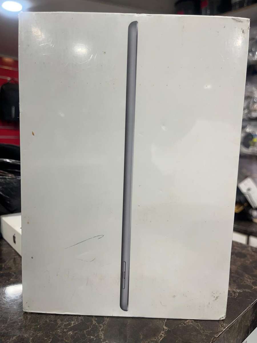 Apple A1823 iPad 5th Generation 128GB WiFi + Cellular 9.7" TouchID