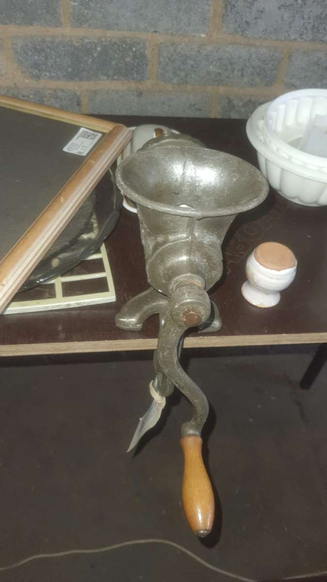ANTIQUE MINCER