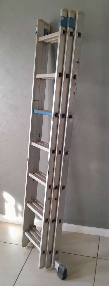SA Ladder GRAVITY Triple - Ideal for contractors, painters, roofers and general maintenance