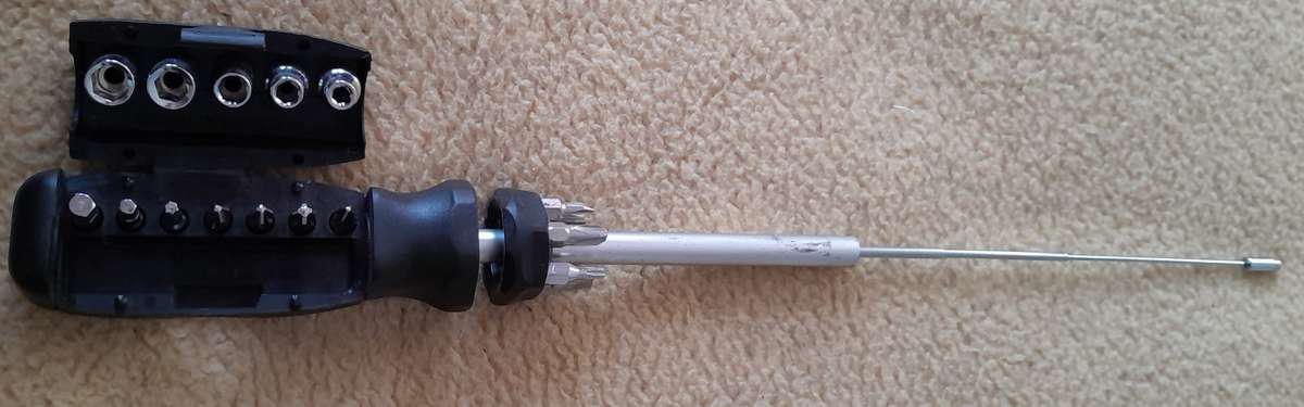 18-in-1 Screwdriver Set with Telescopic Magnetic Tip