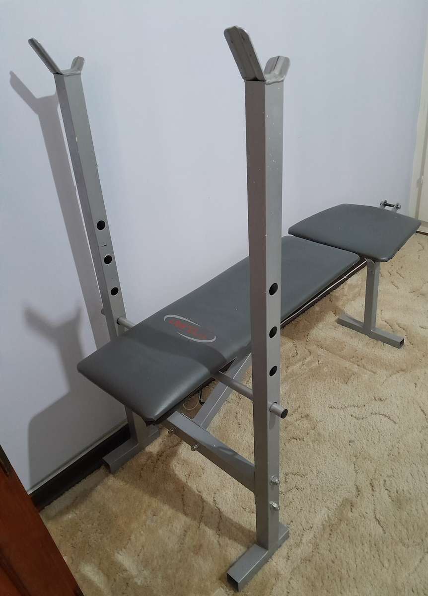 Trojan Strength Bench including Leg Extension, with Weights and Leather Belt