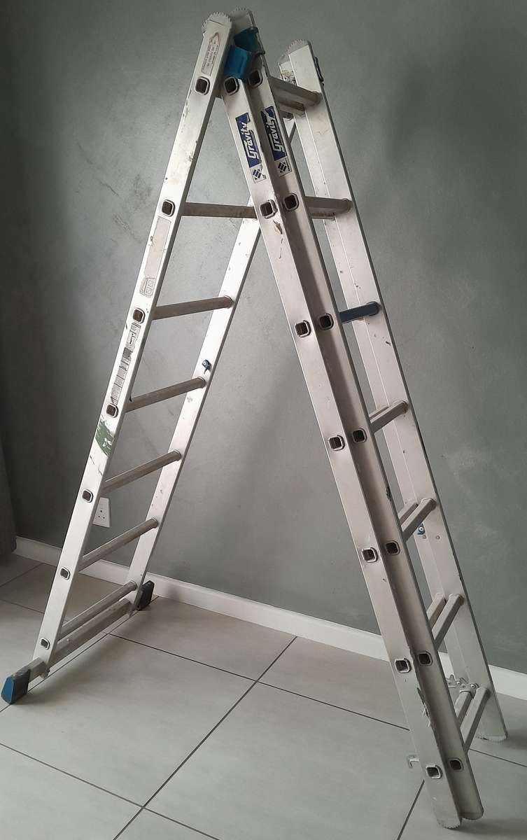 SA Ladder GRAVITY Triple - Ideal for contractors, painters, roofers and general maintenance