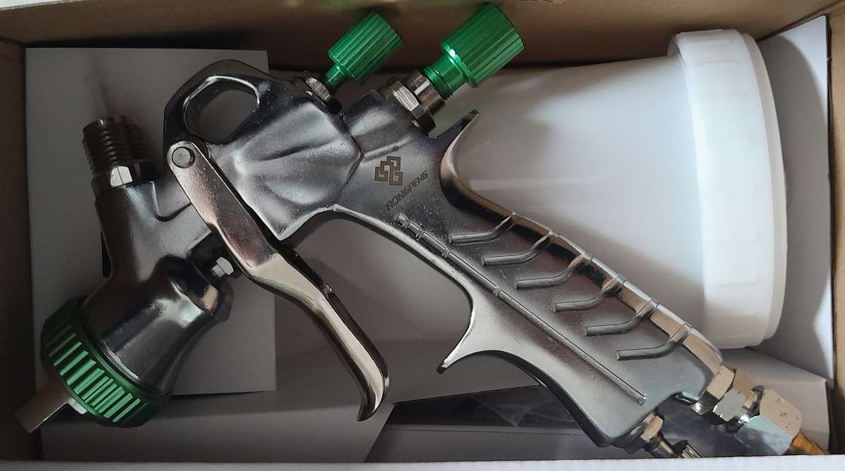 Rongpeng Industrial Spray Gun model R700. Brand New.