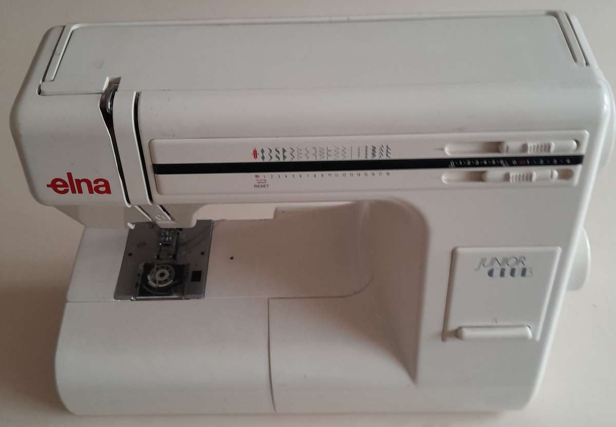 Elna Junior Club Sewing Machine - Ideal for beginner or basic sewing or tailoring.
