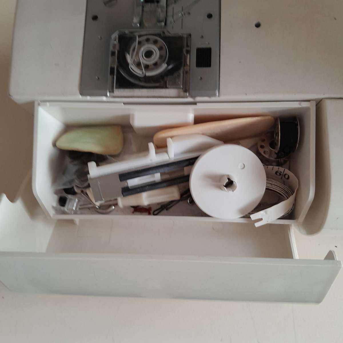 Elna Junior Club Sewing Machine - Ideal for beginner or basic sewing or tailoring.