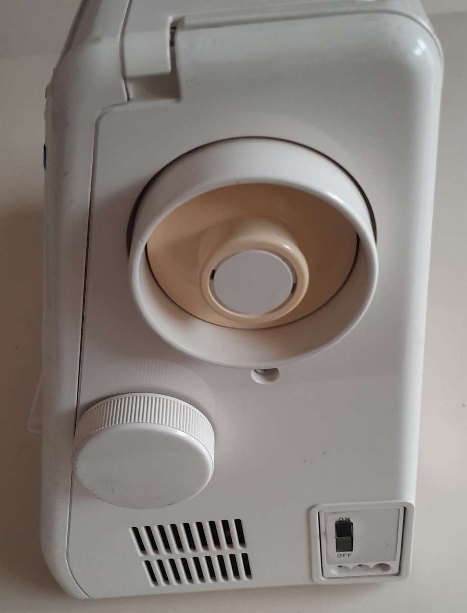 Elna Junior Club Sewing Machine - Ideal for beginner or basic sewing or tailoring.