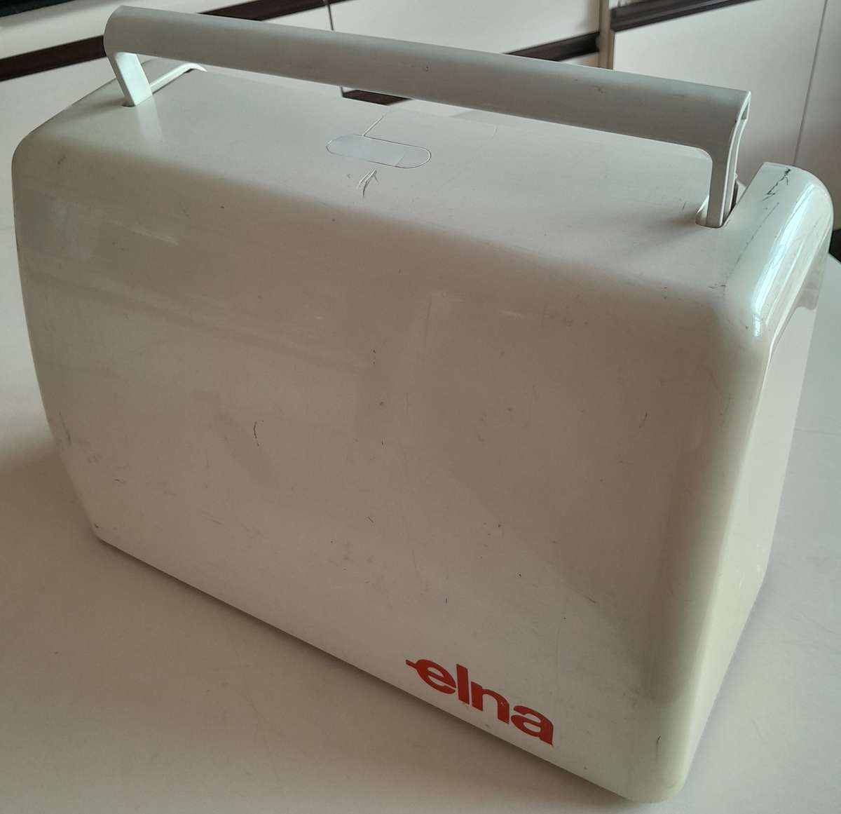 Elna Junior Club Sewing Machine - Ideal for beginner or basic sewing or tailoring.