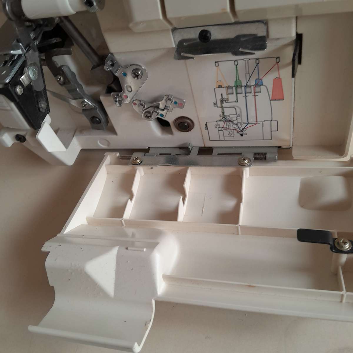 Toyota Differential Overlocker 3404D - Ideal for sewing enthusiasts and professionals