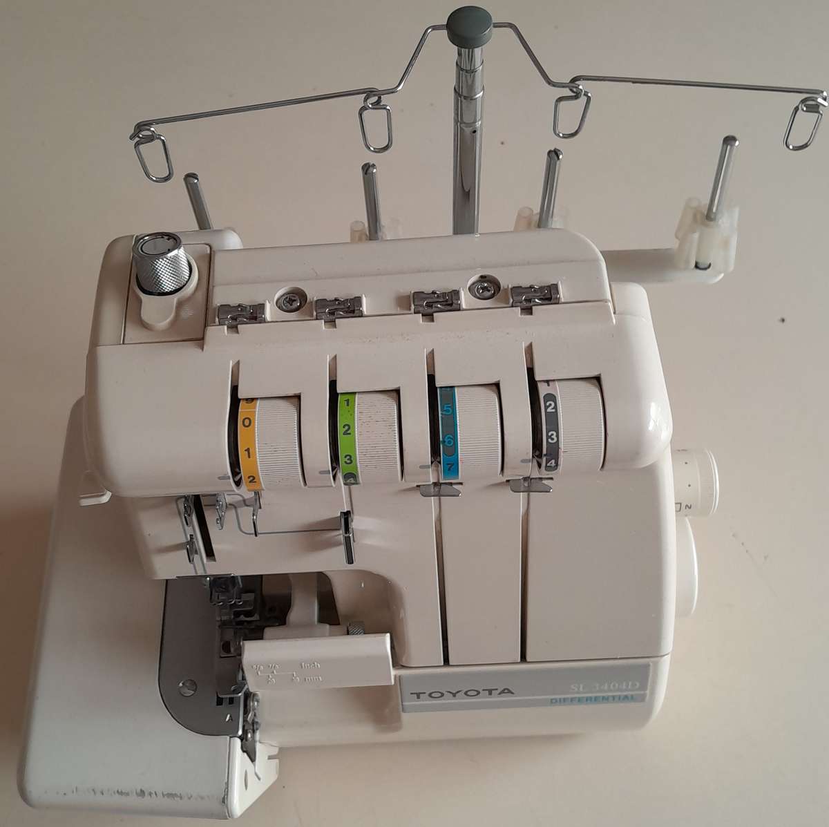 Toyota Differential Overlocker 3404D - Ideal for sewing enthusiasts and professionals